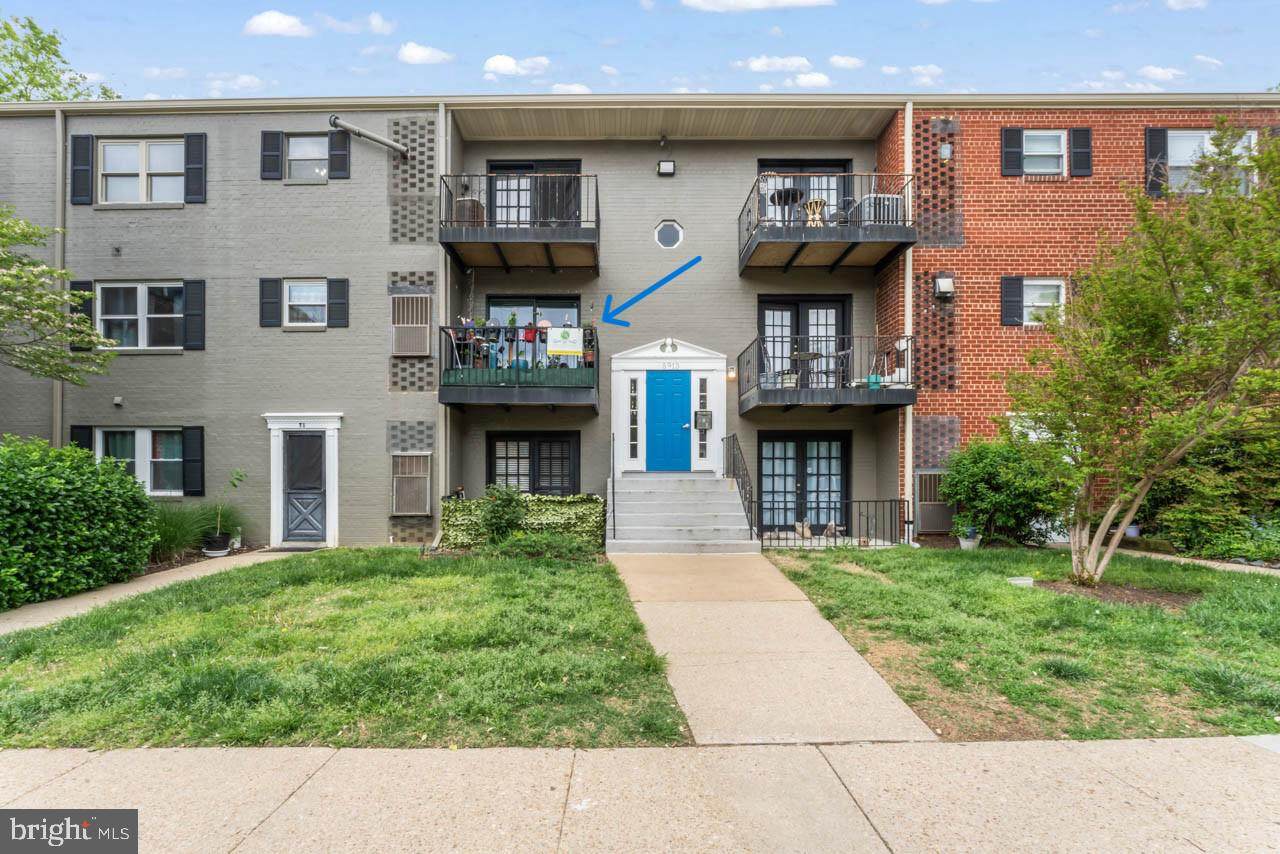 5913 Mayflower Court - Photo 1