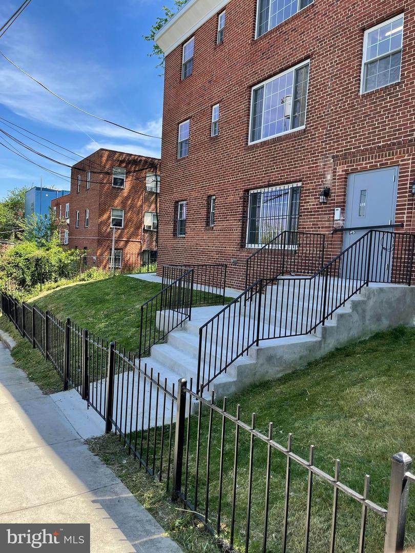 921 52ND Street - Photo 1