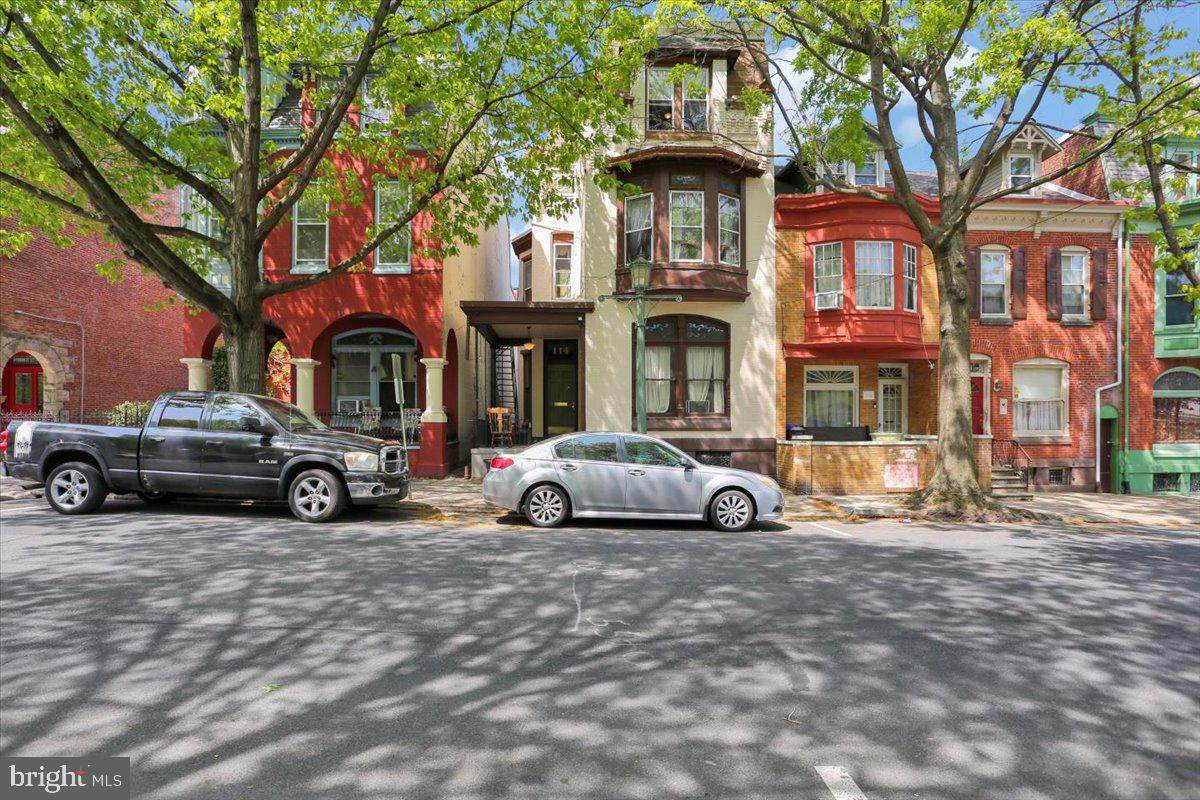 114 11TH Street - Photo 1