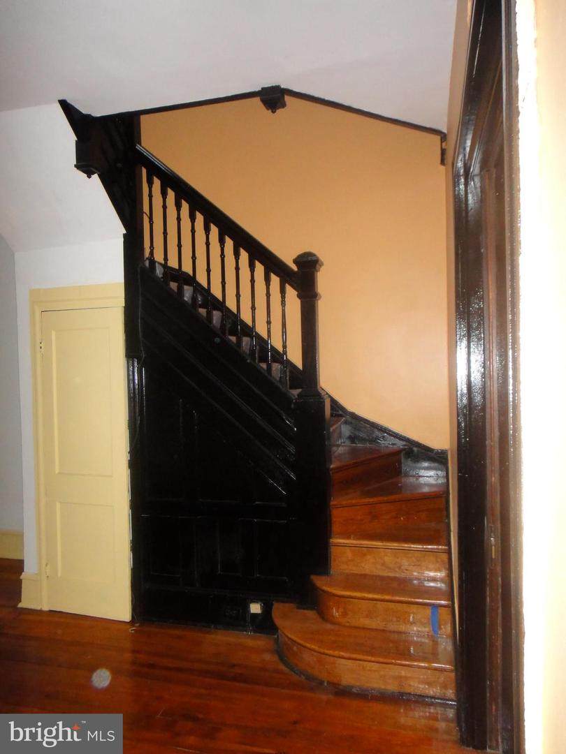 224 25TH Street - Photo 1