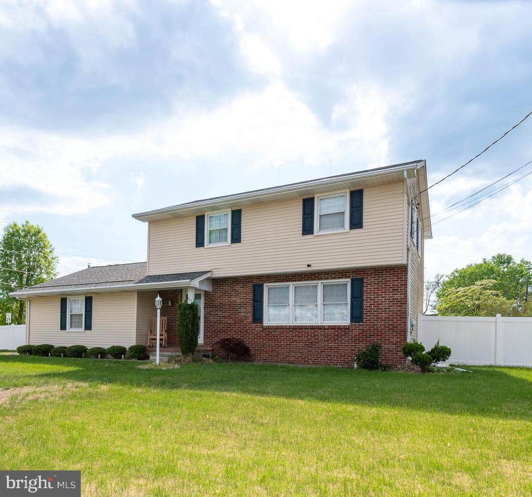 664 Brentwood Drive - Photo 1