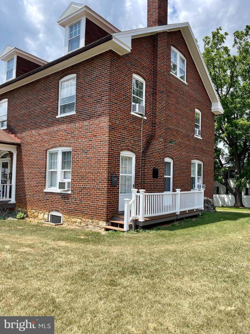 https://bt-photos.global.ssl.fastly.net/brightmls/orig_boomver_1_803833458556-2.jpg