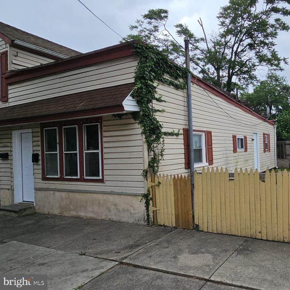 109-11 Burlington Street - Photo 1