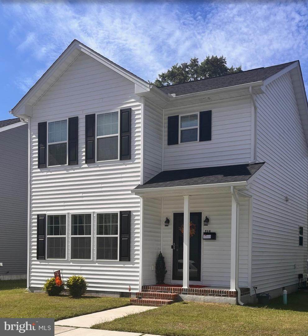 714 Howard Street - Photo 1