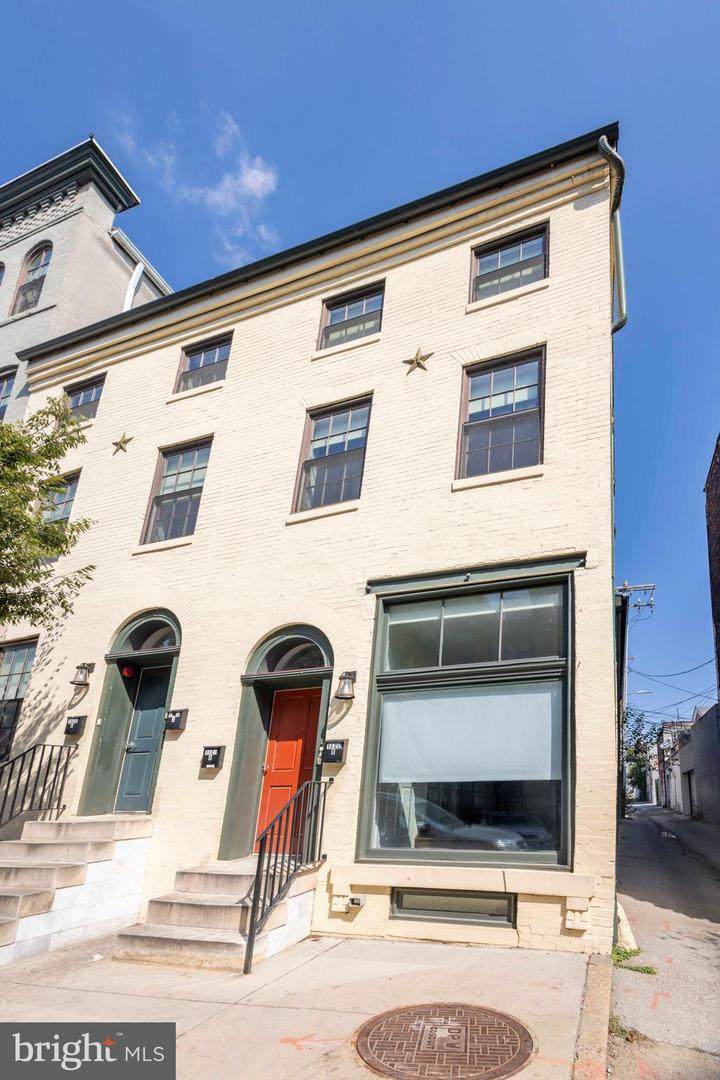 1628 Bank Street - Photo 1