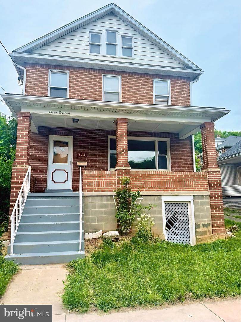 714 Lincoln Street - Photo 1