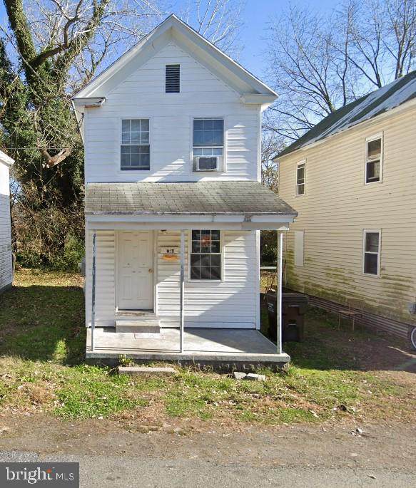 818 Center Street - Photo 1