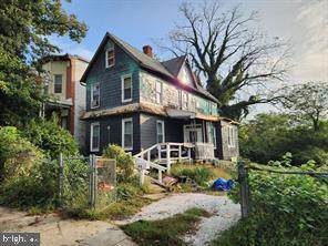 435 Augusta Avenue - Photo 1