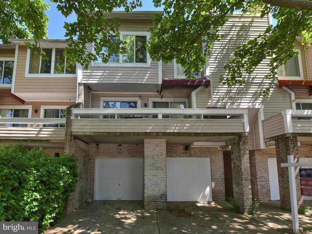 9847 Lake Shore - Photo 1