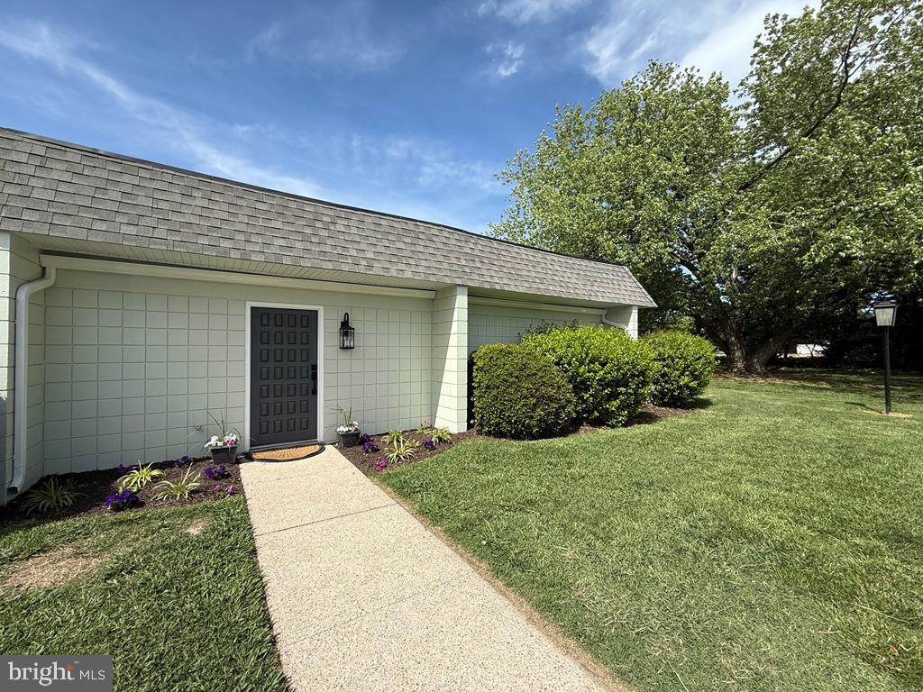195 South Drive - Photo 1