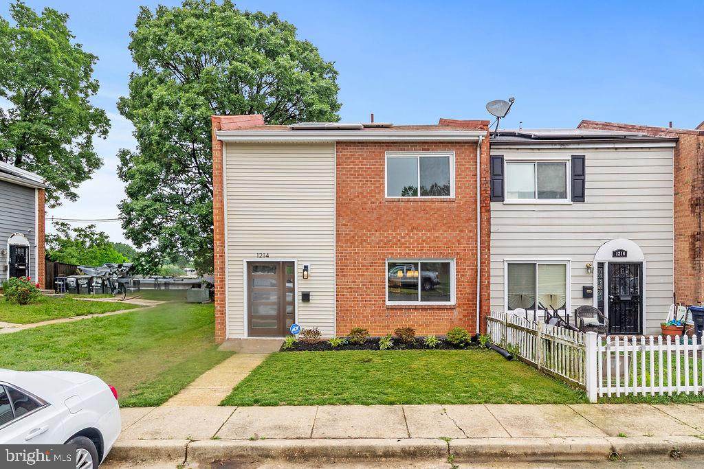 1214 Barnaby Terrace - Photo 1