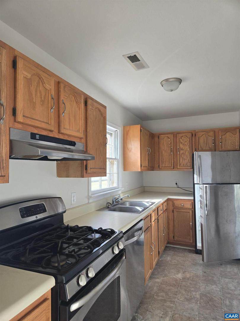 1750 Rosser Ave - Photo 1