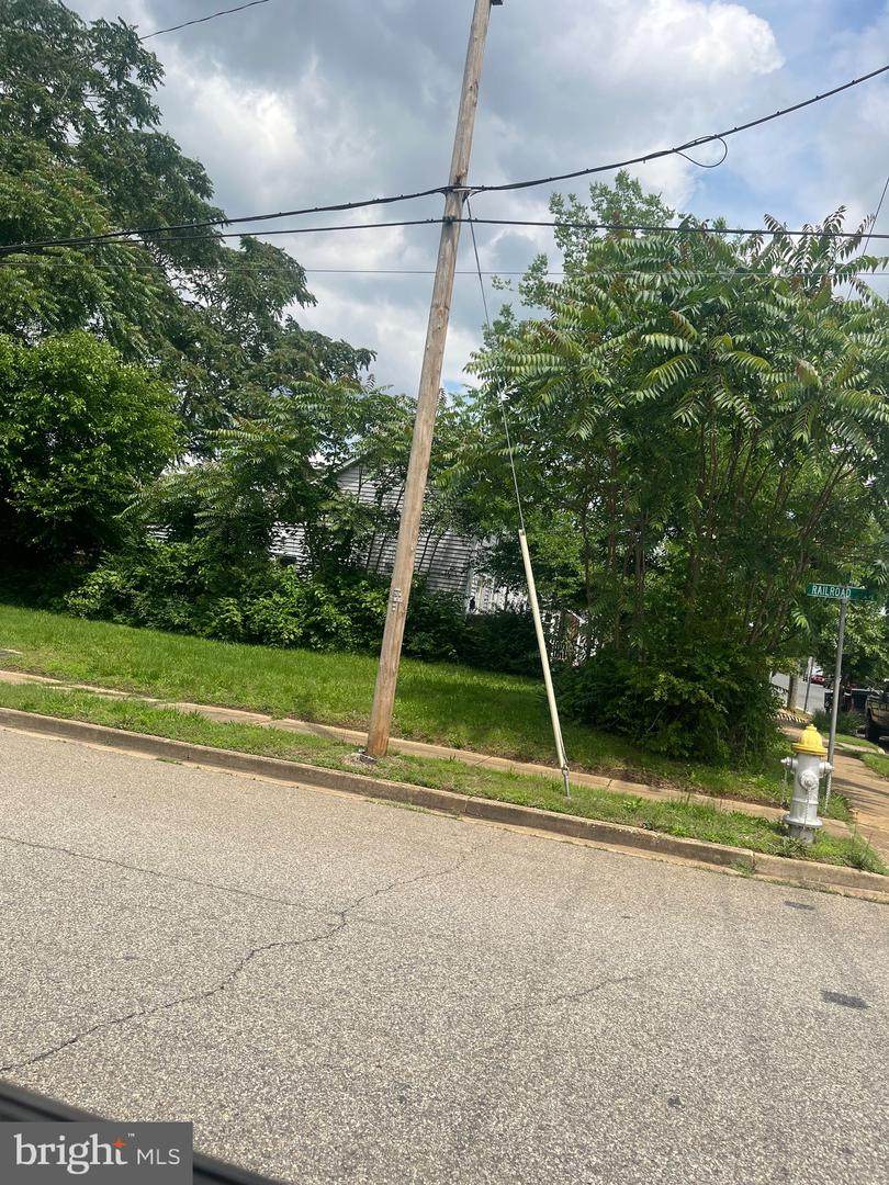 1214 Railroad Avenue - Photo 1