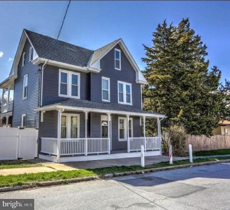 317 College Street - Photo 1