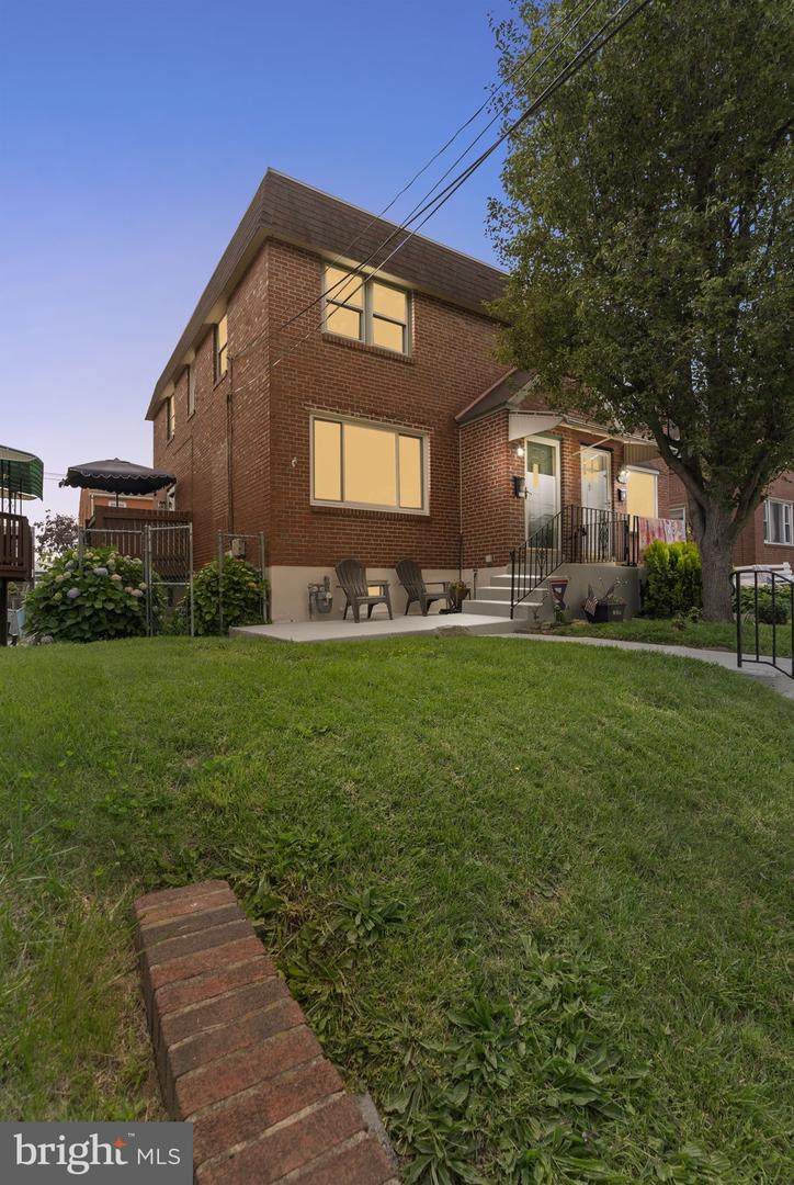 209 Edgewood Avenue - Photo 1