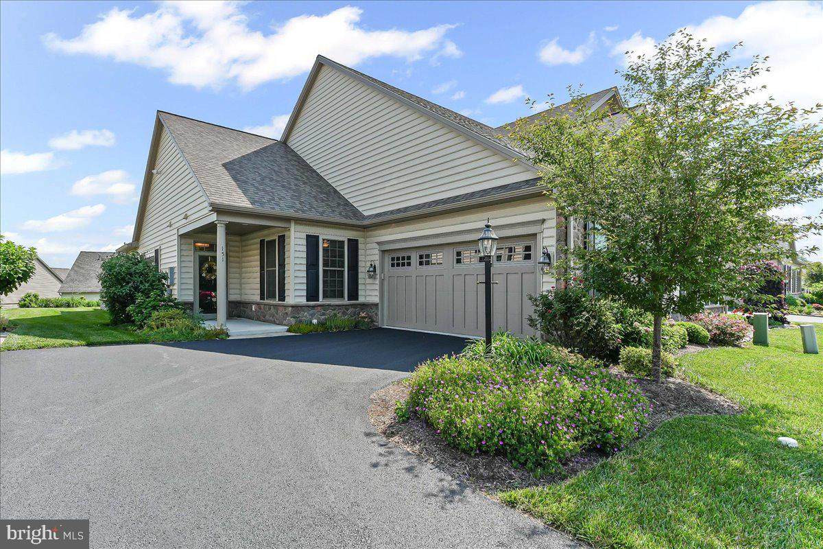 151 Honeycroft Boulevard - Photo 1
