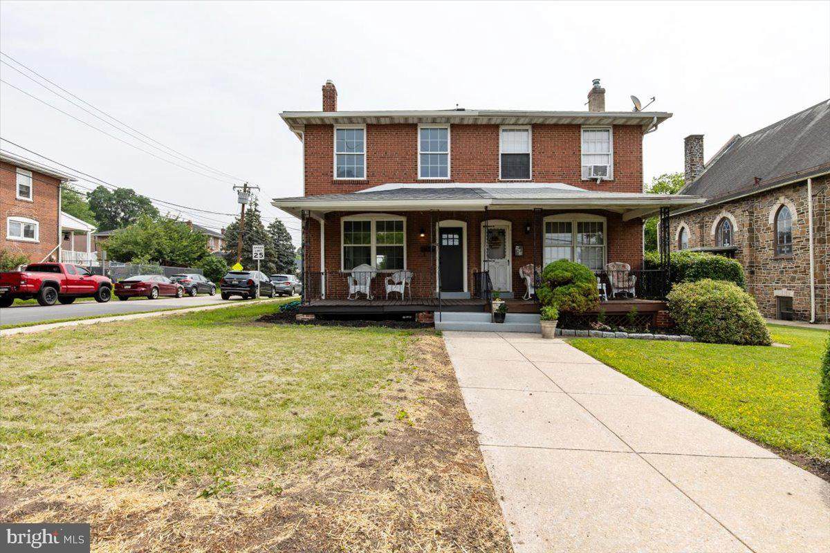 464 Fairfield Road - Photo 1