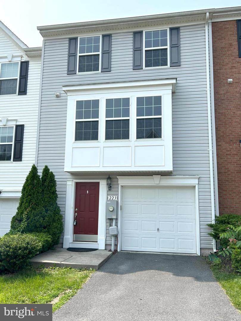 223 Monticello Square - Photo 1
