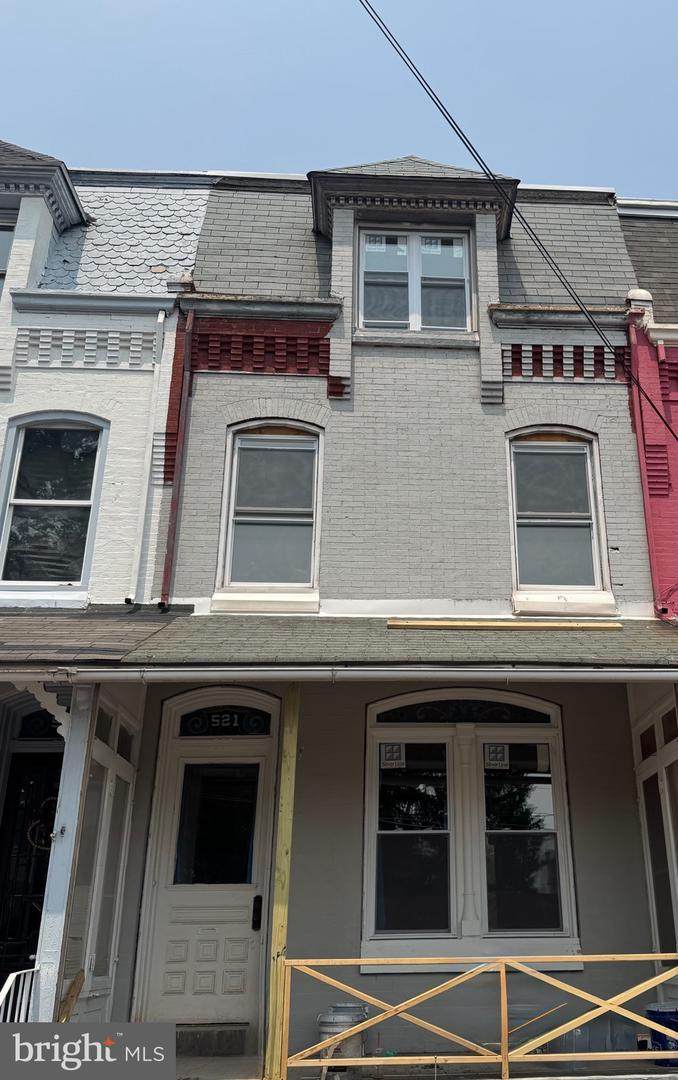 521 Windsor Street - Photo 1