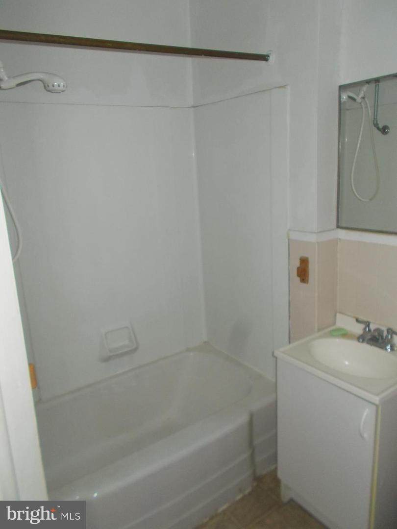 https://bt-photos.global.ssl.fastly.net/brightmls/orig_boomver_1_803925700876-2.jpg