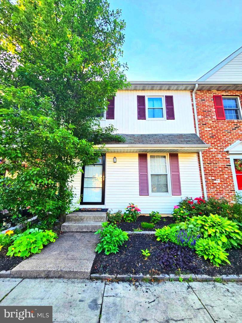 4 Washington Square - Photo 1