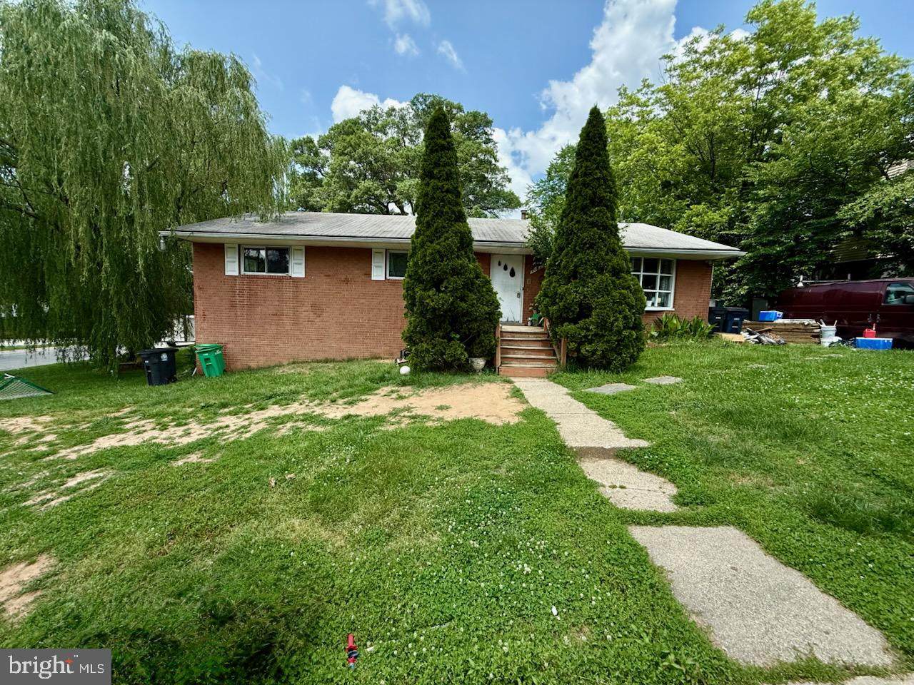 6010 Ravenswood Road - Photo 1