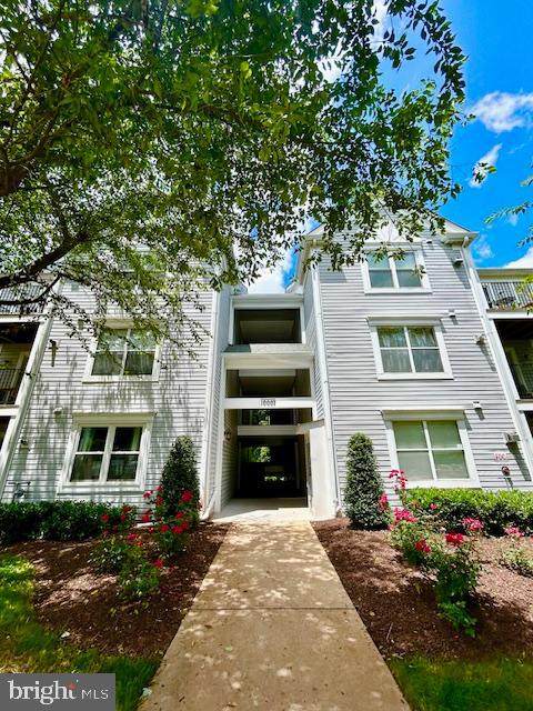 10007 Vanderbilt Circle - Photo 1