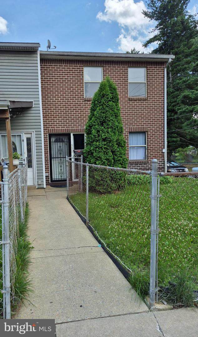 555 Woodward Street - Photo 1