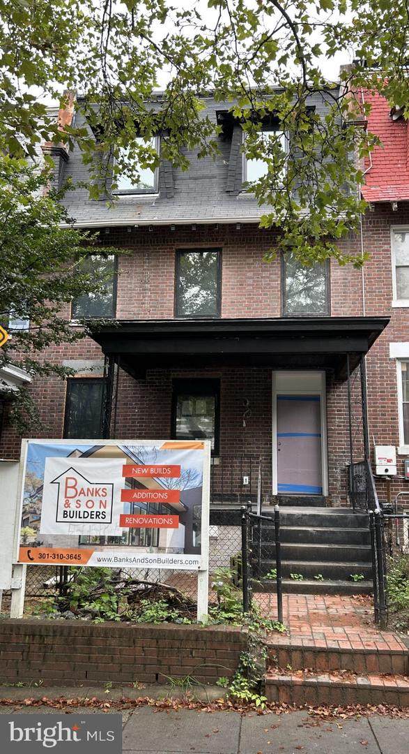 755 Quebec Place - Photo 1