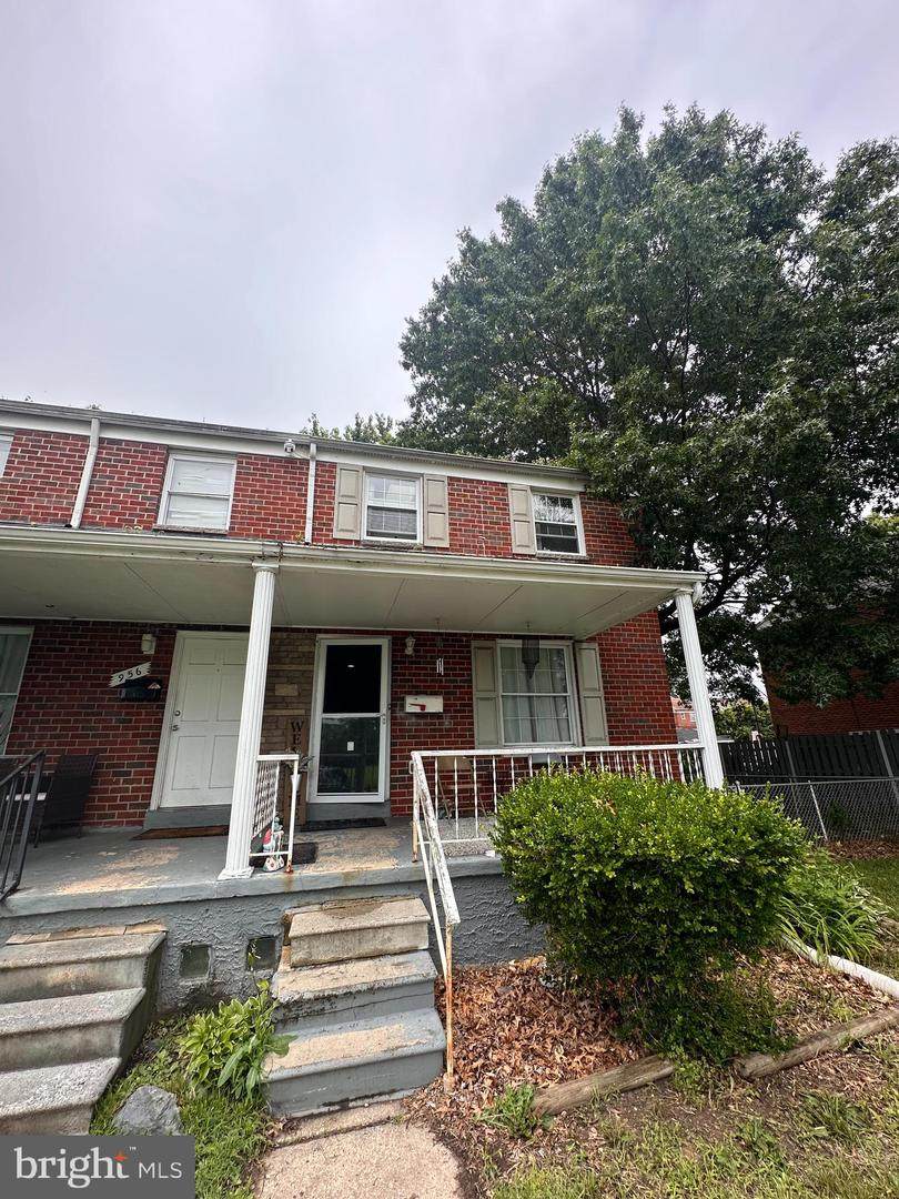958 Middleborough - Photo 1