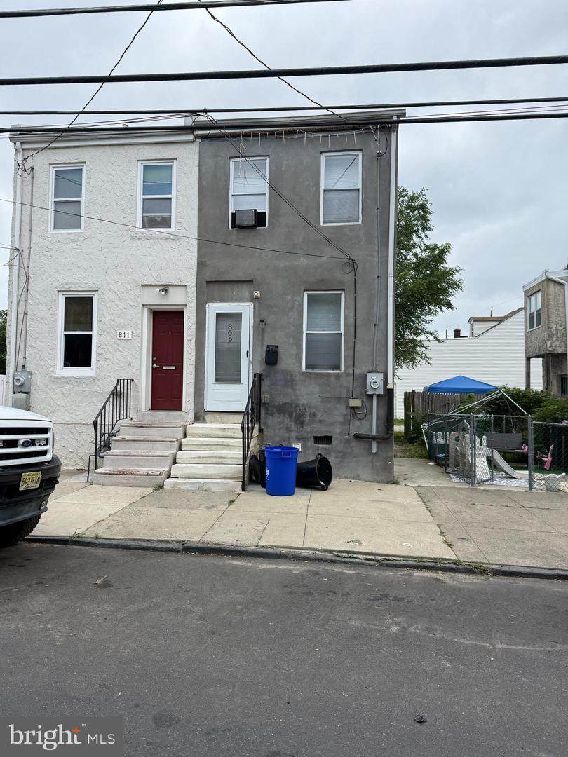809 6TH Street - Photo 1
