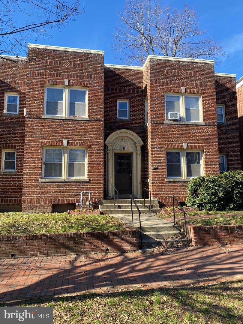 904 5TH Street - Photo 1