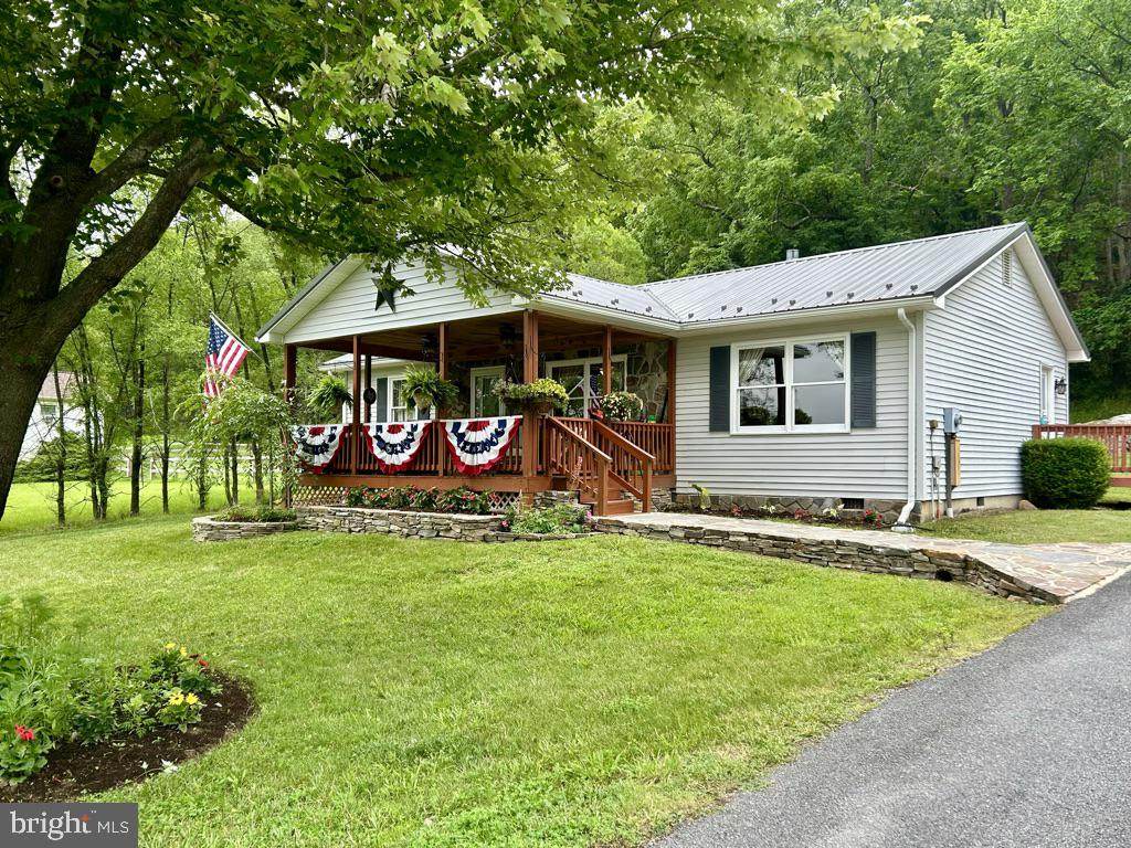 135 Isaac Street - Photo 1