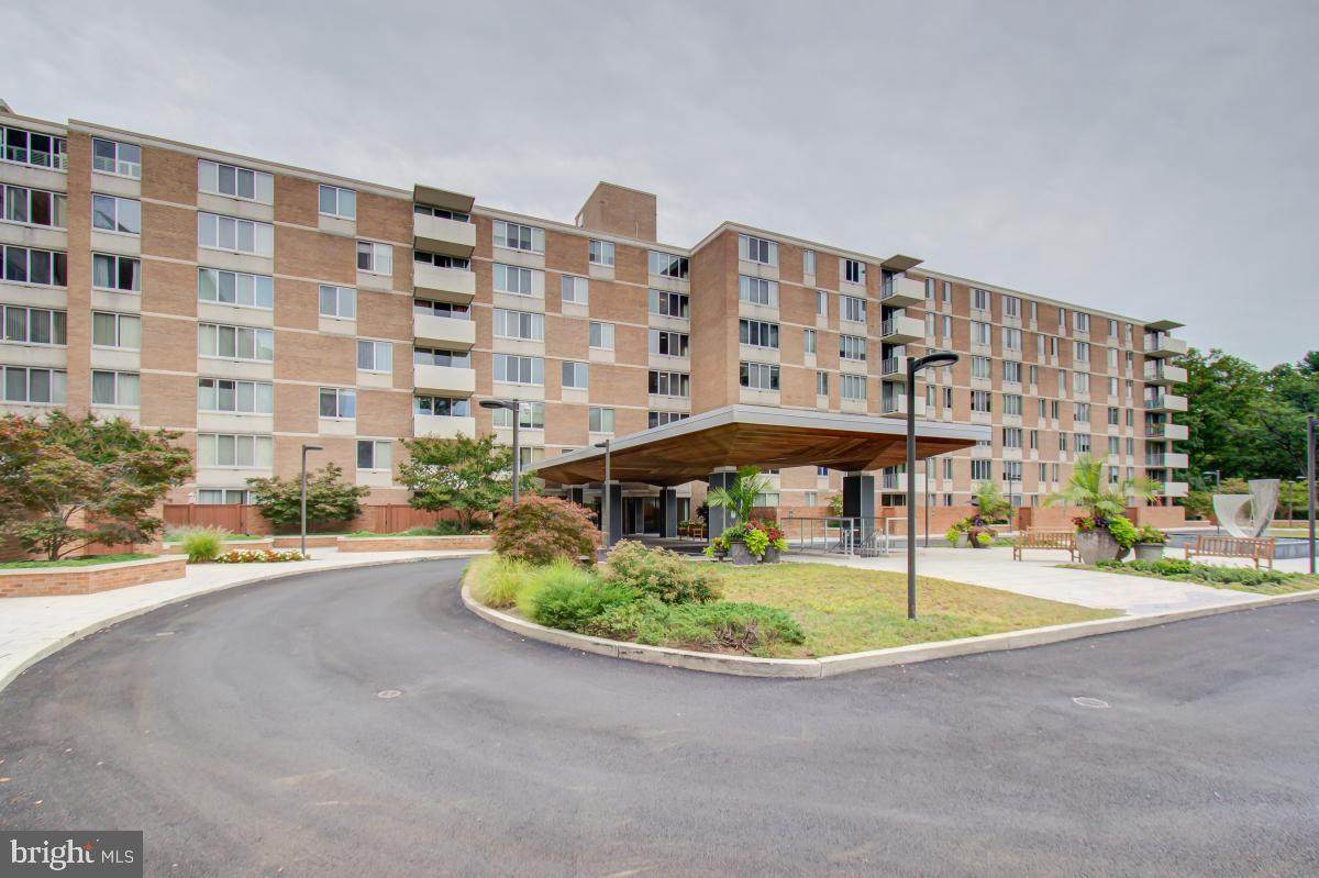 2939 Van Ness Street - Photo 1