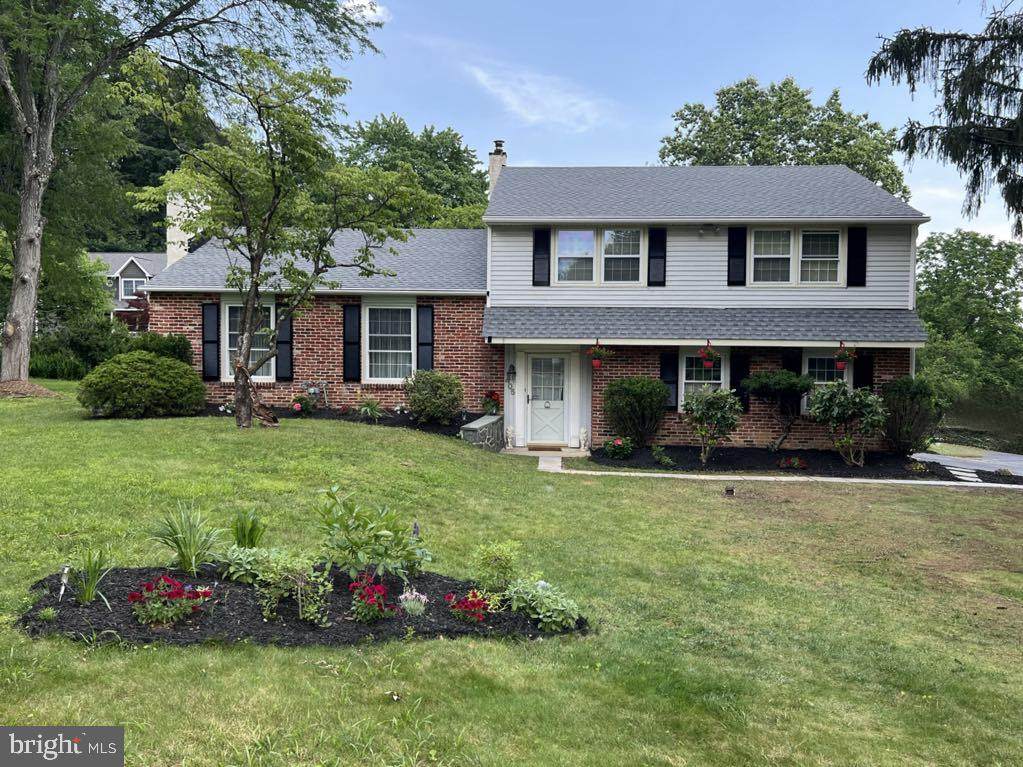 405 Edgewood Drive - Photo 1