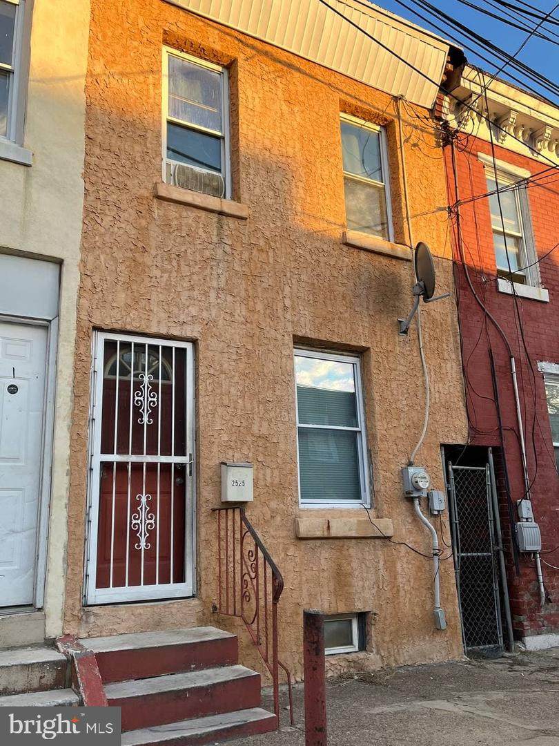 2525 Lee Street - Photo 1