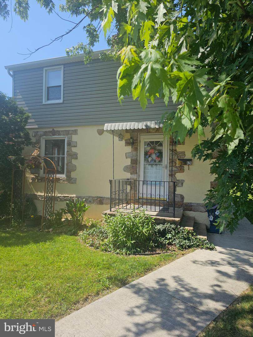 424 Warwick Avenue - Photo 1