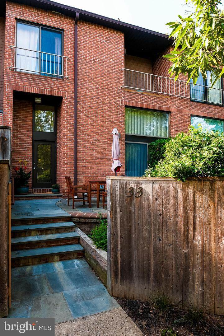 33 Sergeant Street - Photo 1