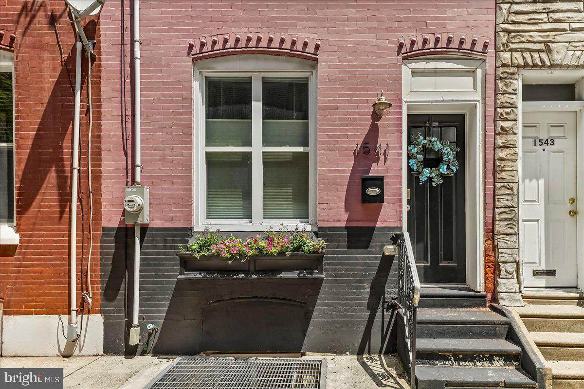 1541 Chadwick Street - Photo 1