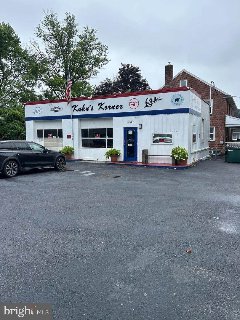 301 York Street - Photo 1