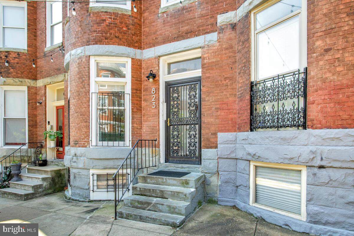 823 Newington Avenue - Photo 1