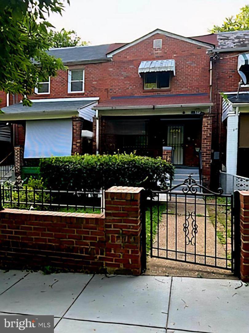 537 42ND Street - Photo 1