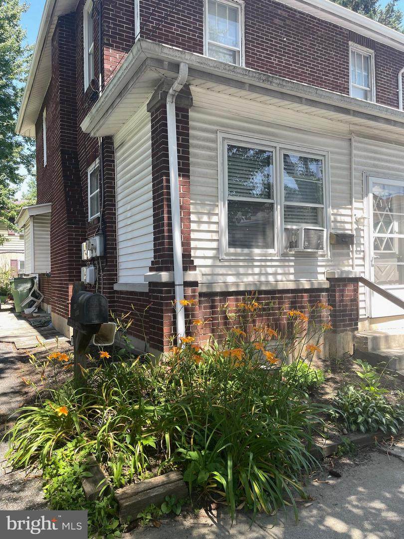 425 7TH Street - Photo 1