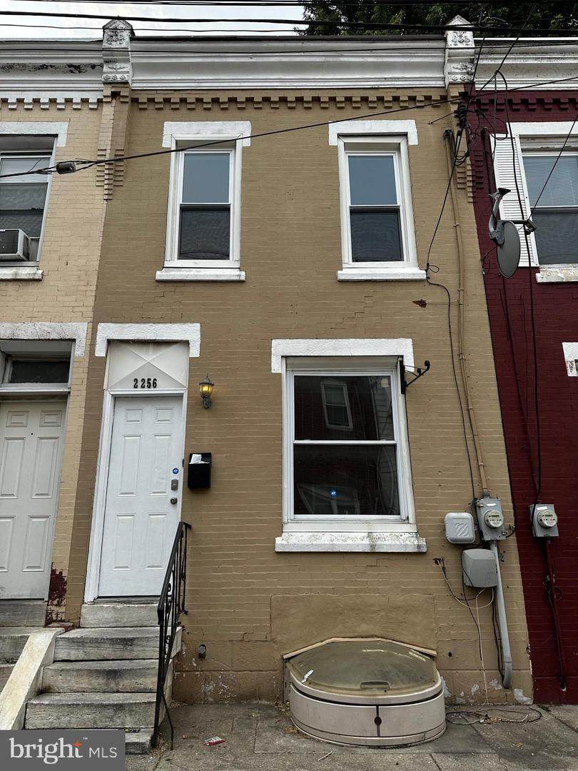 2256 Sydenham Street - Photo 1