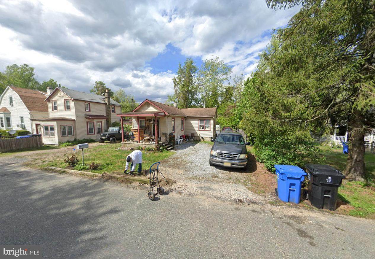 75 Hickory Avenue - Photo 1