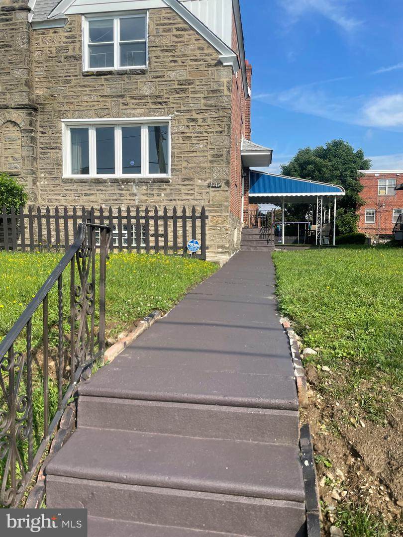 1211 Johnson Street - Photo 1
