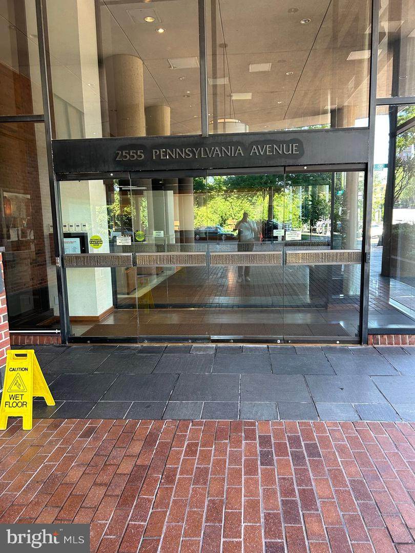 2555 Pennsylvania Avenue - Photo 1