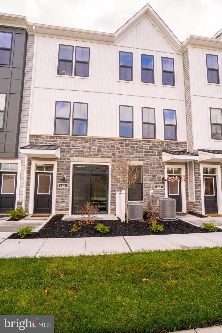 6105 Vivaldi Rd - Photo 1