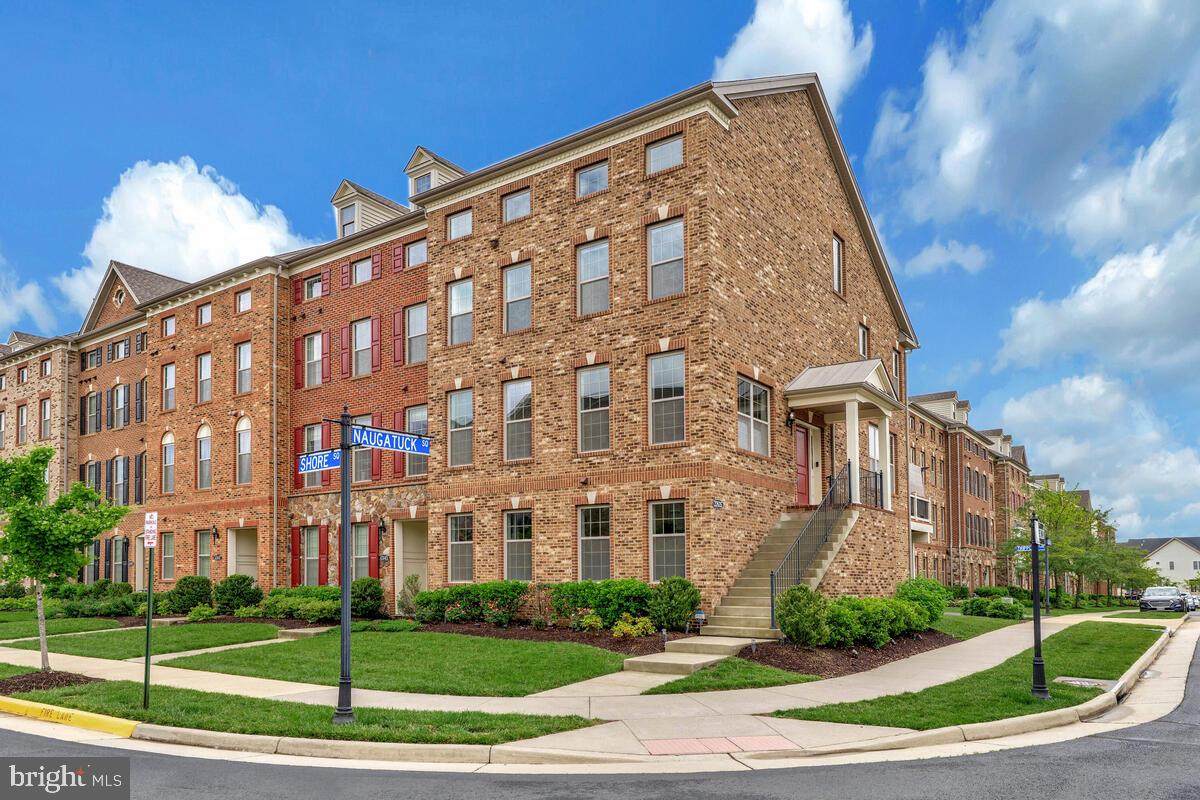 22635 Naugatuck Square - Photo 1