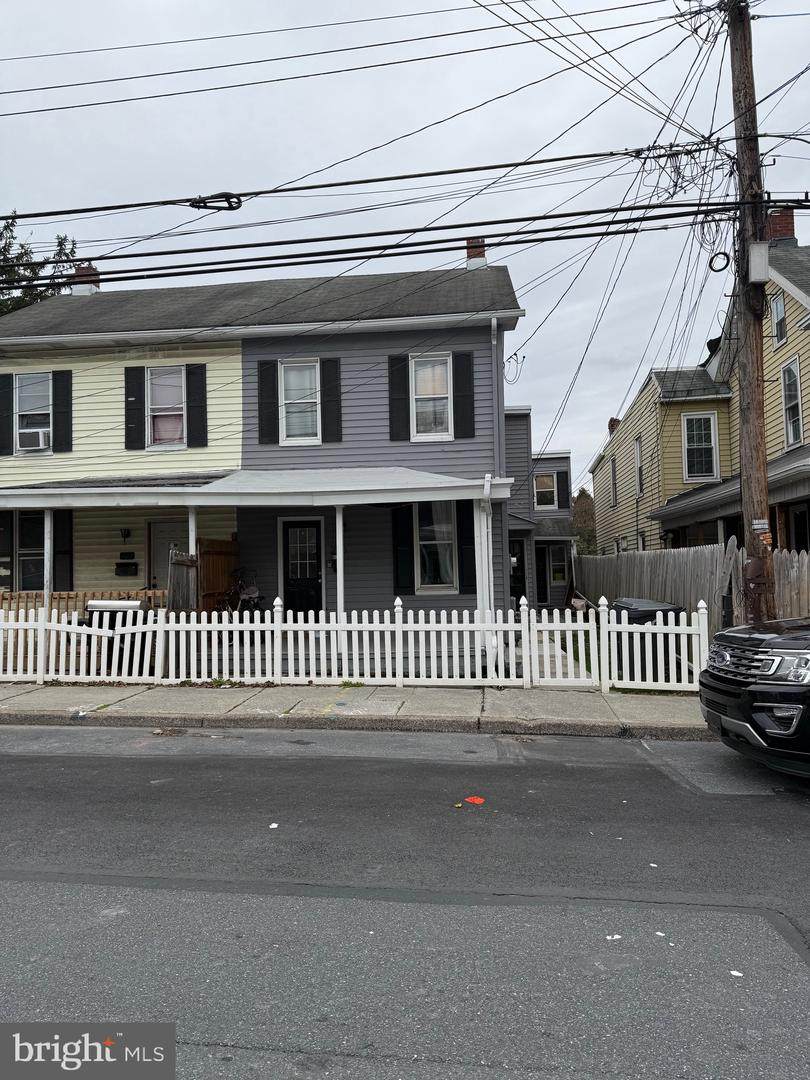 220 Lincoln Street - Photo 1